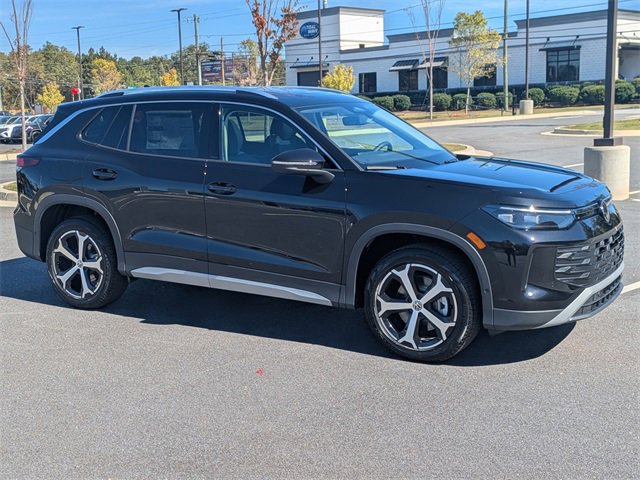 New 2026 Volkswagen Tiguan SE image 2