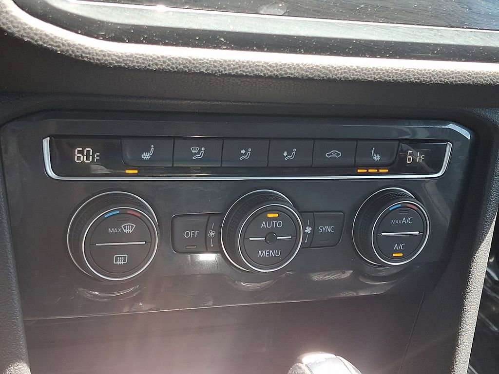 Used 2020 Volkswagen Tiguan SE w/ Panoramic Sunroof Package AWD/4WD image 17