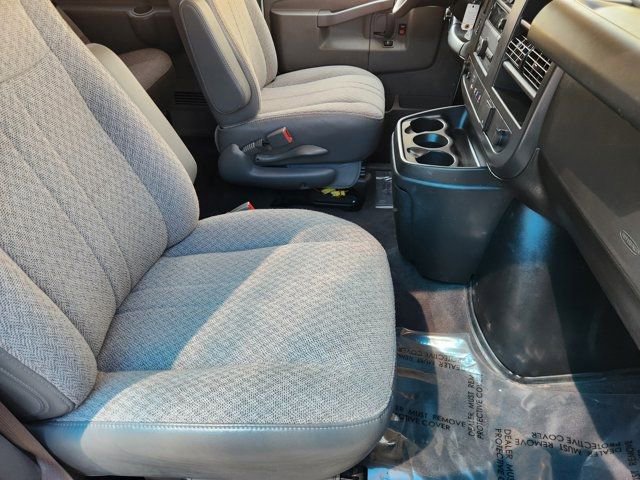 Used 2025 Chevrolet Express 3500 LS image 18