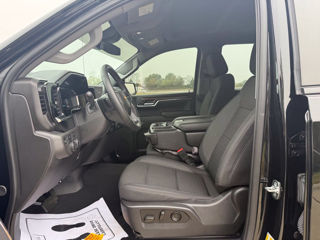 Used 2025 Chevrolet Silverado 1500 LT AWD/4WD image 27