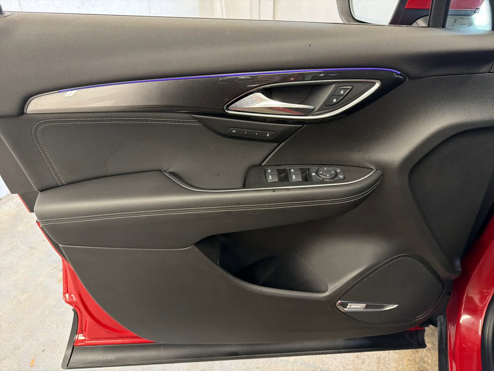 Certified 2025 Buick Envision Preferred image 18