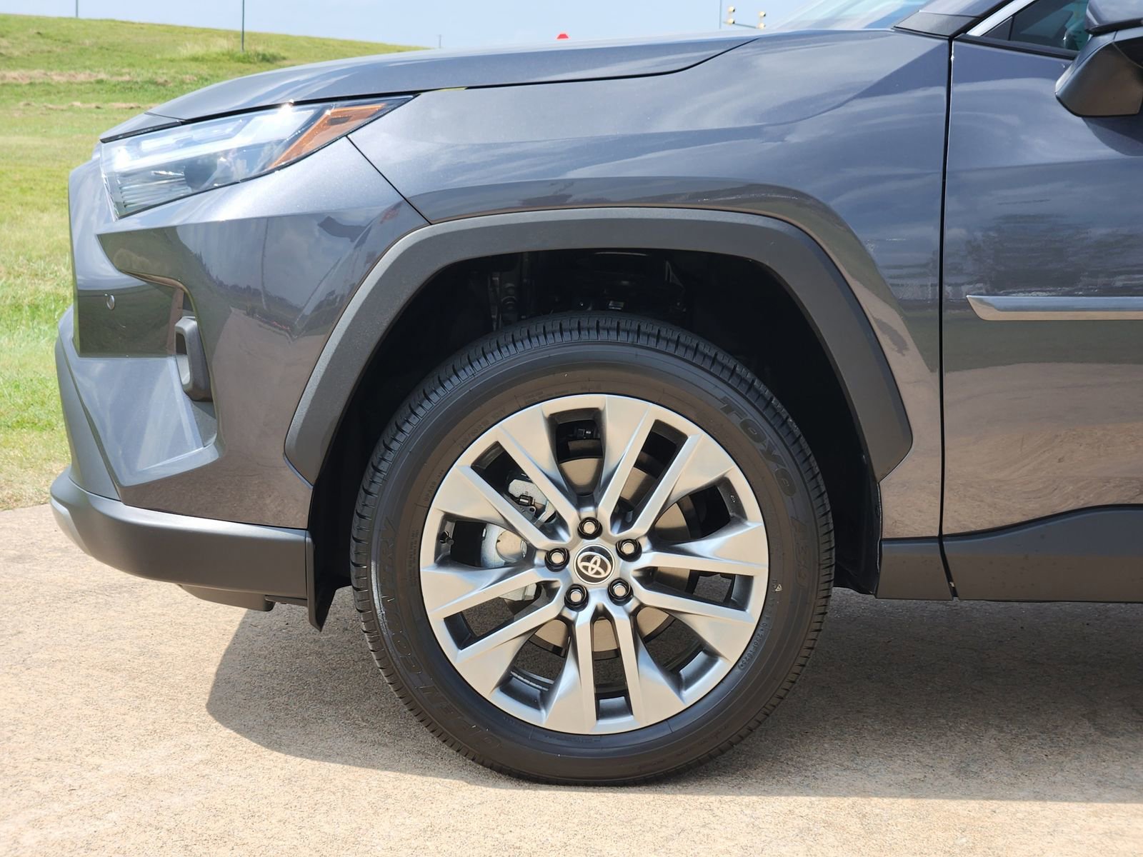 Used 2025 Toyota RAV4 Limited image 9