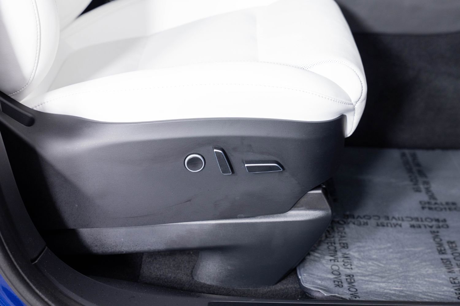 Used 2023 Tesla Model X image 30