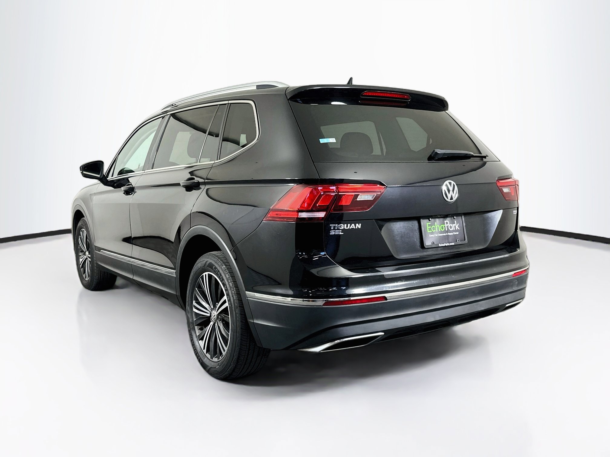 Used 2018 Volkswagen Tiguan SEL FWD image 5
