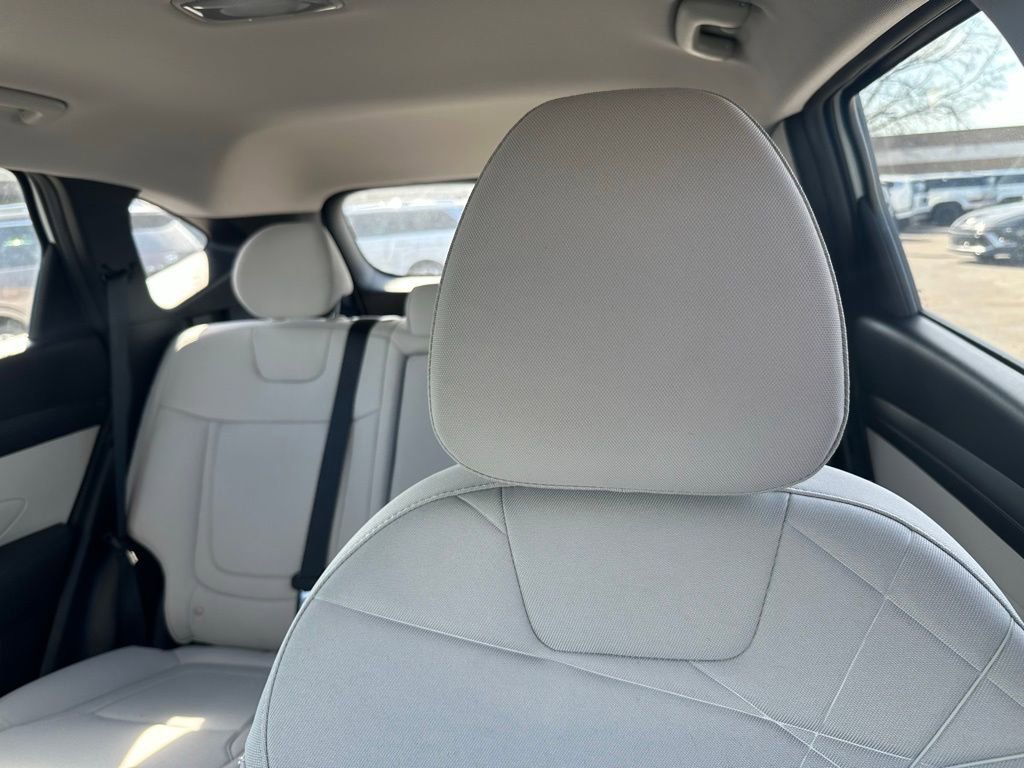 Used 2025 Hyundai Tucson SE image 21