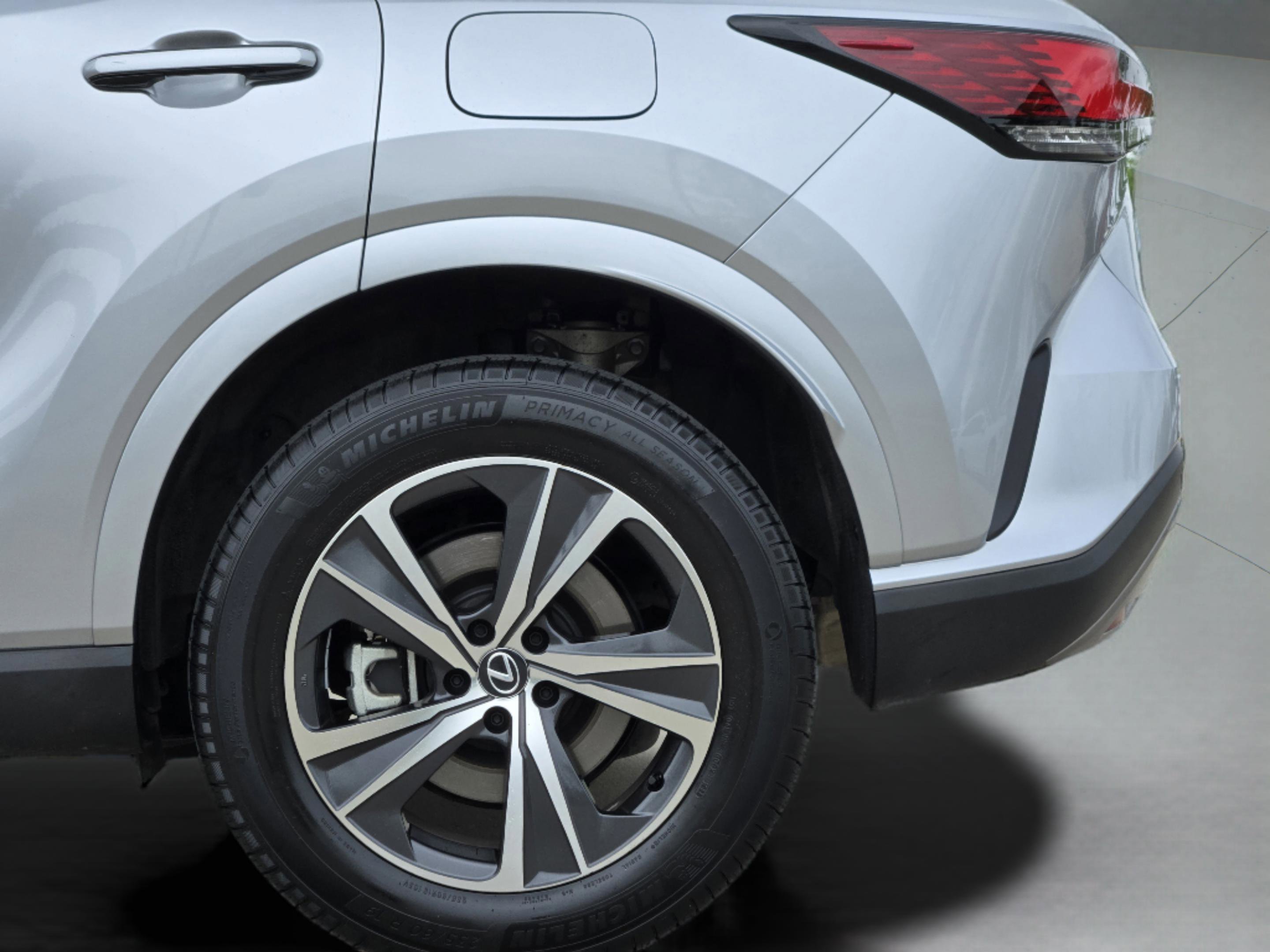 Used 2023 Lexus RX 350 Premium w/ Cold Area Package image 15