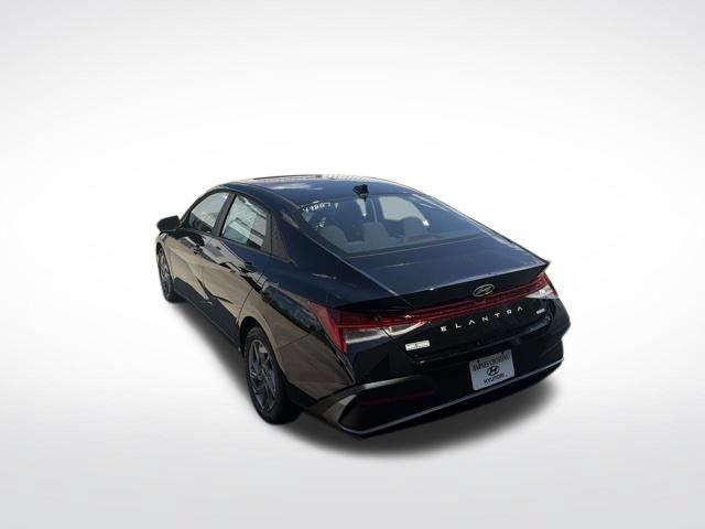 New 2026 Hyundai Elantra Hybrid FWD image 5
