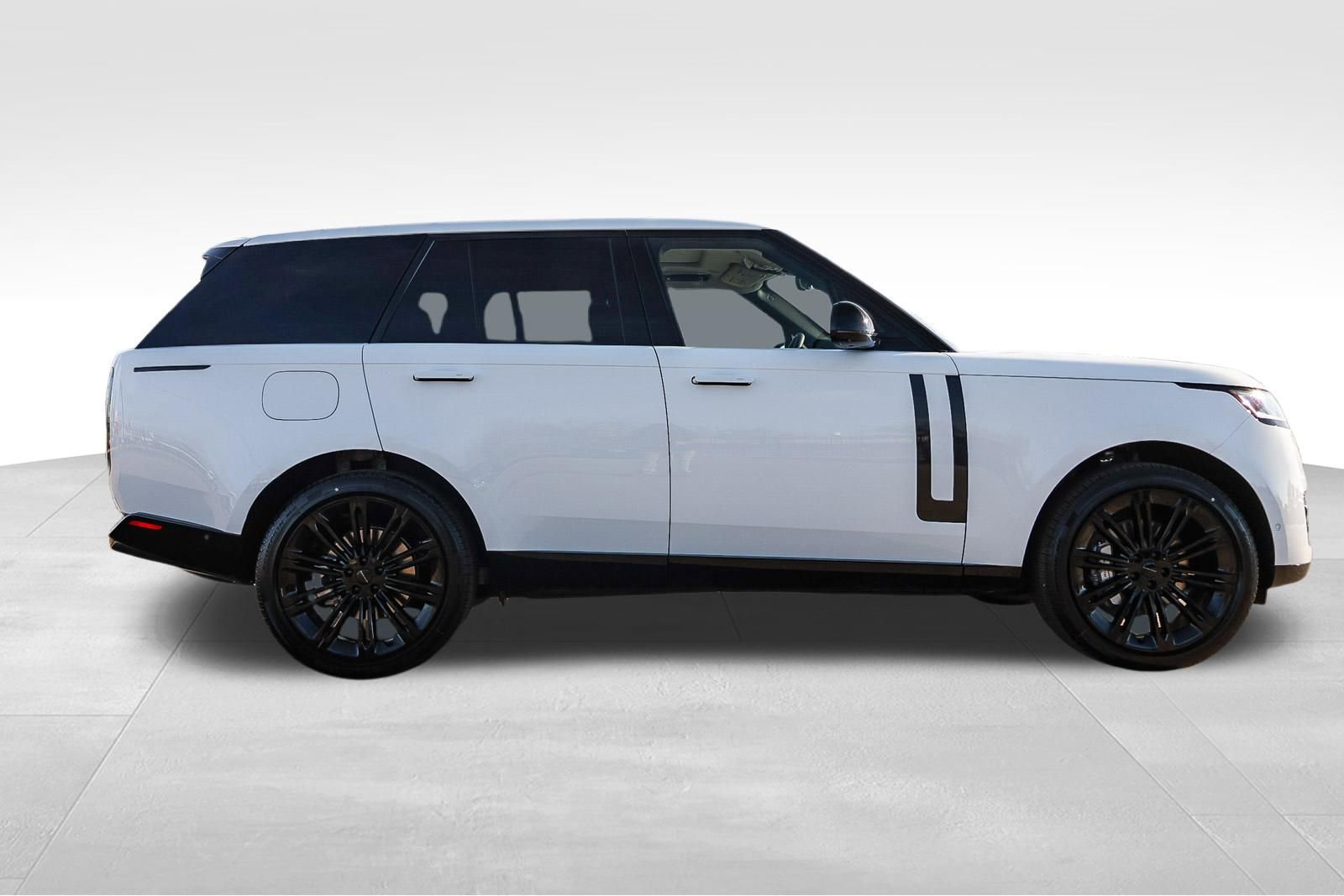New 2026 Land Rover Range Rover SE image 4