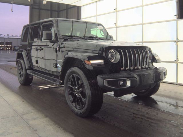 Used 2021 Jeep Wrangler Unlimited Sahara image 3