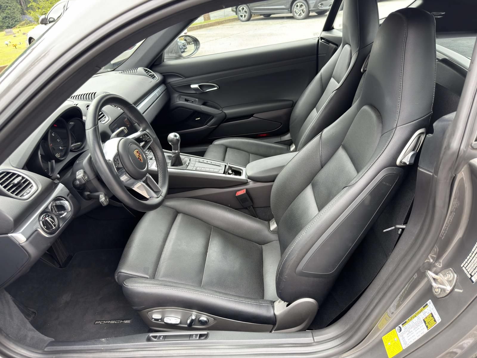 Used 2024 Porsche 718 Cayman RWD image 9