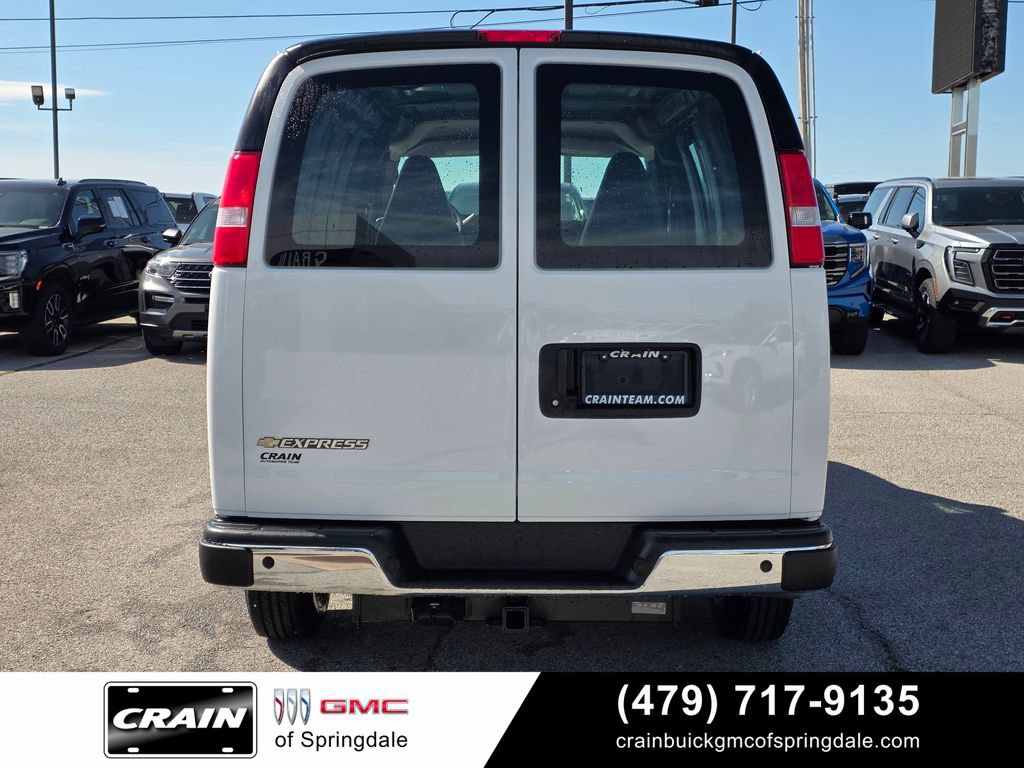 Used 2024 Chevrolet Express 3500 w/ Driver Convenience Package RWD image 6