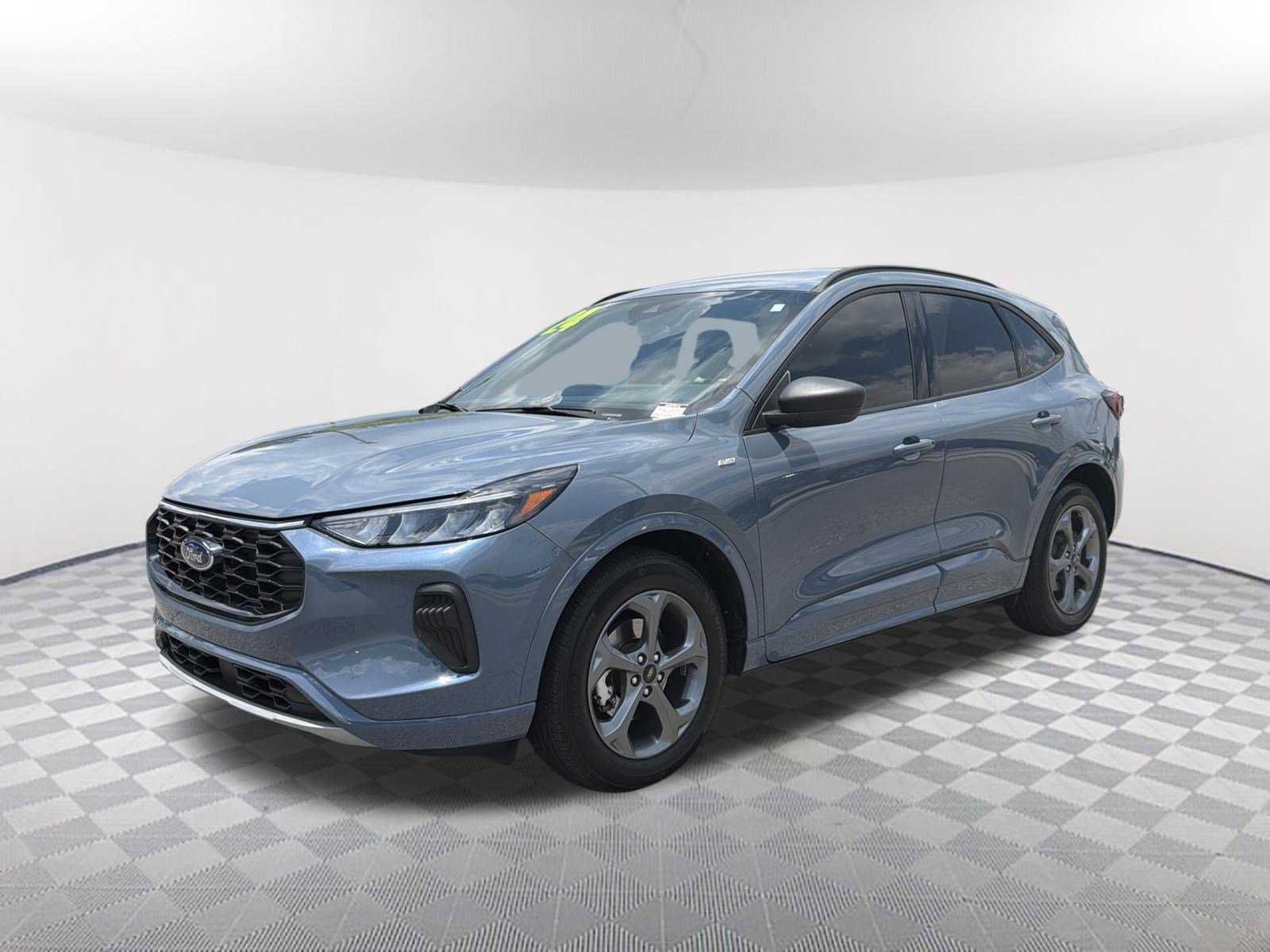 Used 2024 Ford Escape ST-Line w/ Tech Pack #1 FWD image 3