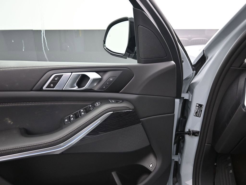 New 2026 BMW X5 xDrive50e AWD/4WD image 14