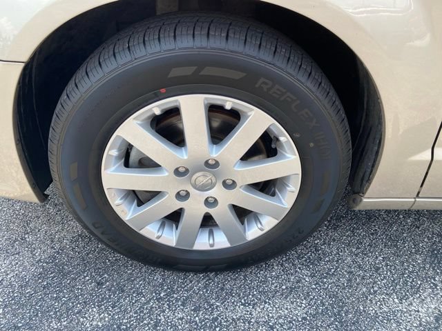 Used 2013 Chrysler Town & Country Touring FWD image 9