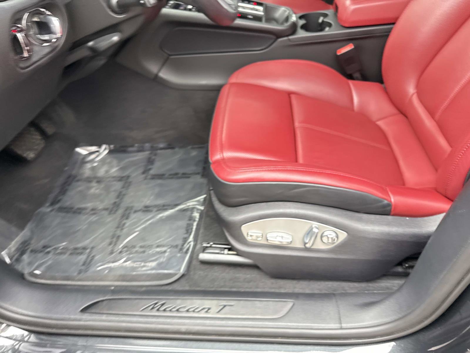 Used 2024 Porsche Macan image 21