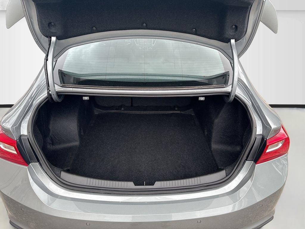 Used 2025 Chevrolet Malibu RS FWD image 24