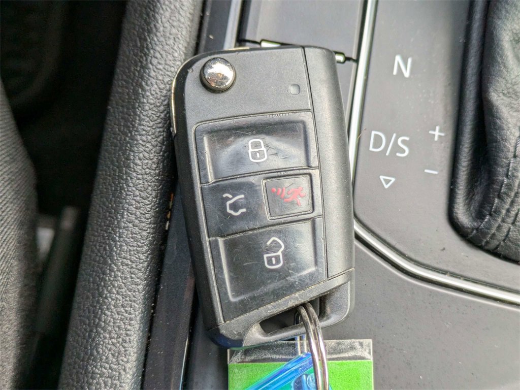 Used 2020 Volkswagen Tiguan S image 30