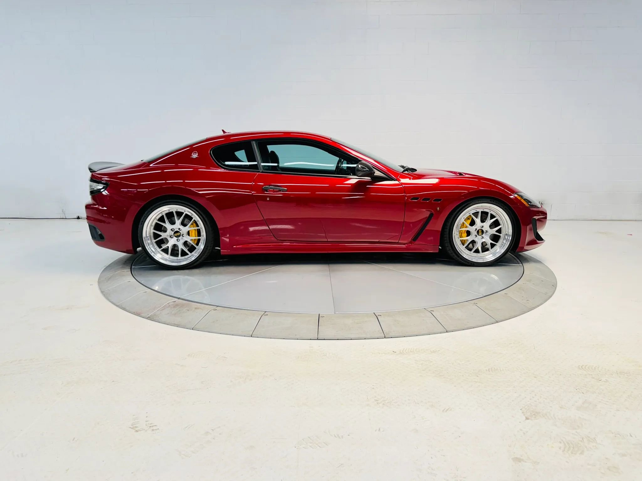 Used 2014 Maserati GranTurismo MC RWD image 2