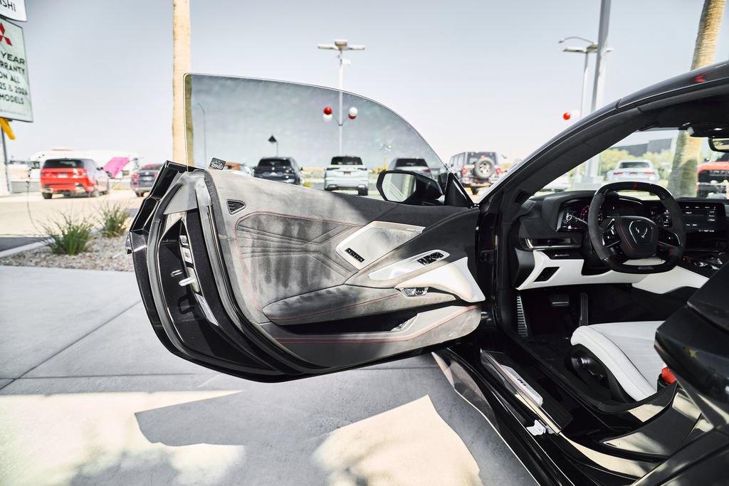 Used 2023 Chevrolet Corvette Z06 RWD image 15