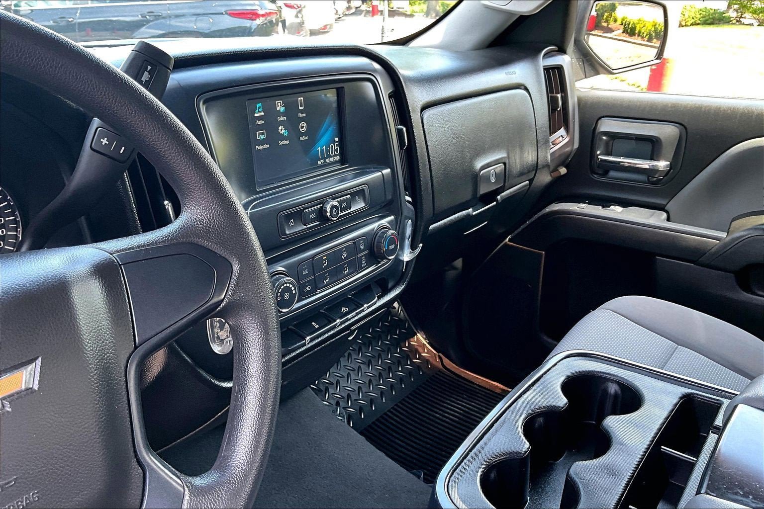 Used 2018 Chevrolet Silverado 1500 Custom w/ Custom Value Package AWD/4WD image 15