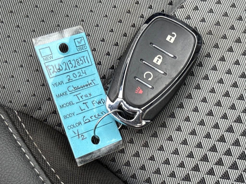 Used 2024 Chevrolet Trax LT w/ Sunroof Package FWD image 49