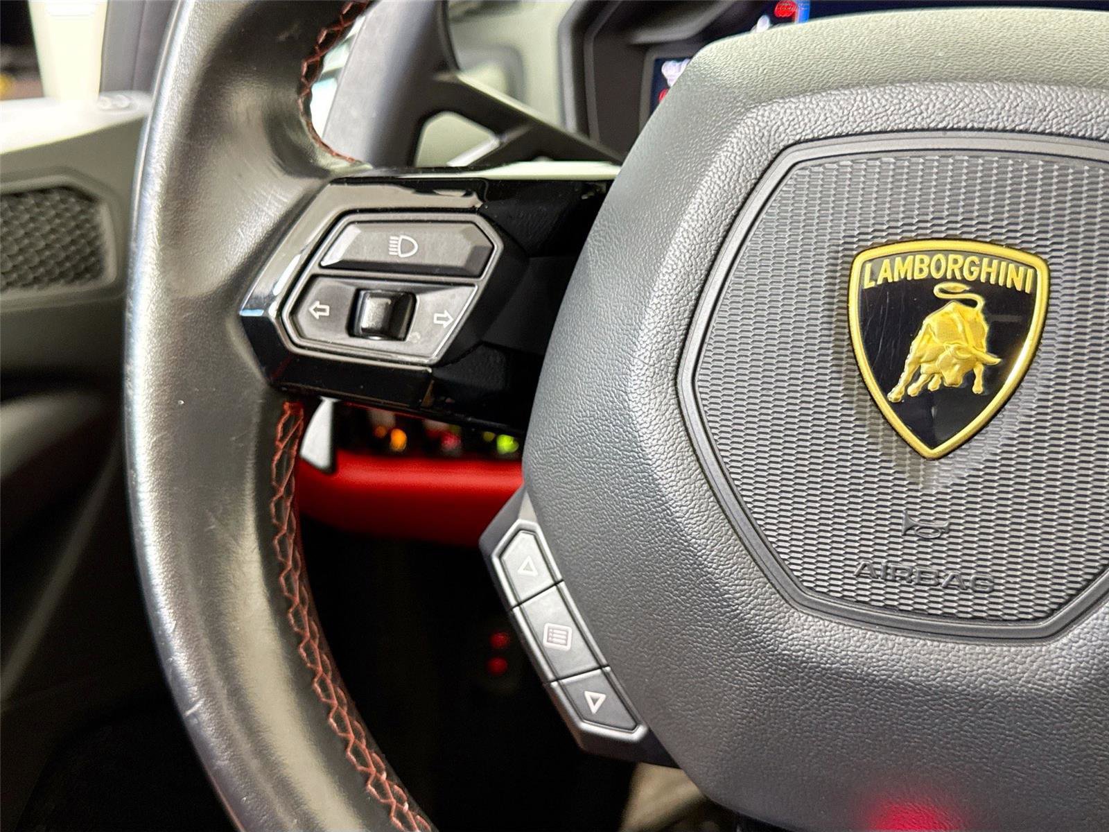 Used 2021 Lamborghini Huracan EVO image 25