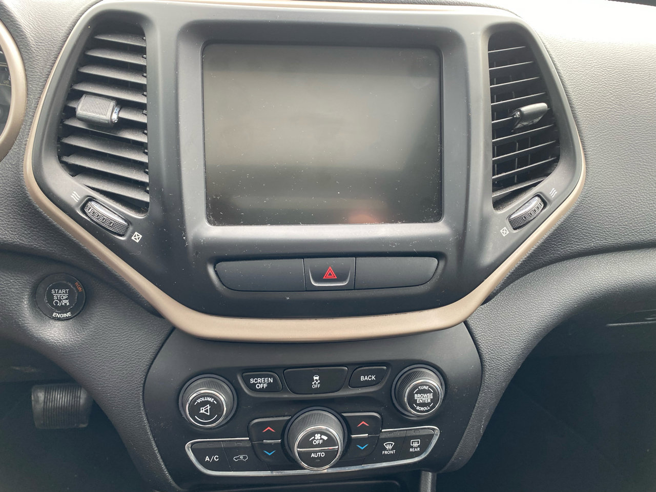 Used 2015 Jeep Cherokee Limited image 21