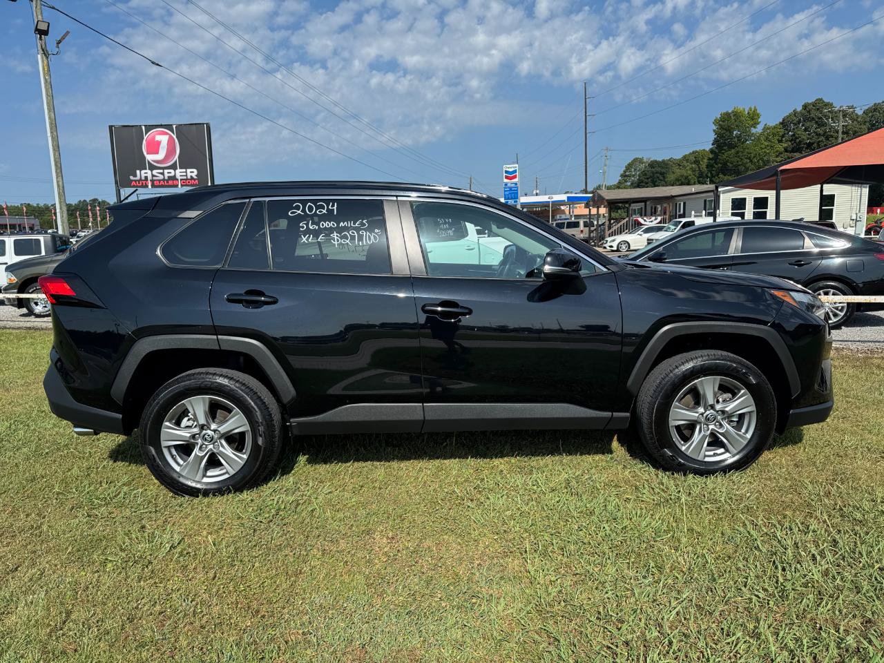 Used 2024 Toyota RAV4 XLE FWD image 2