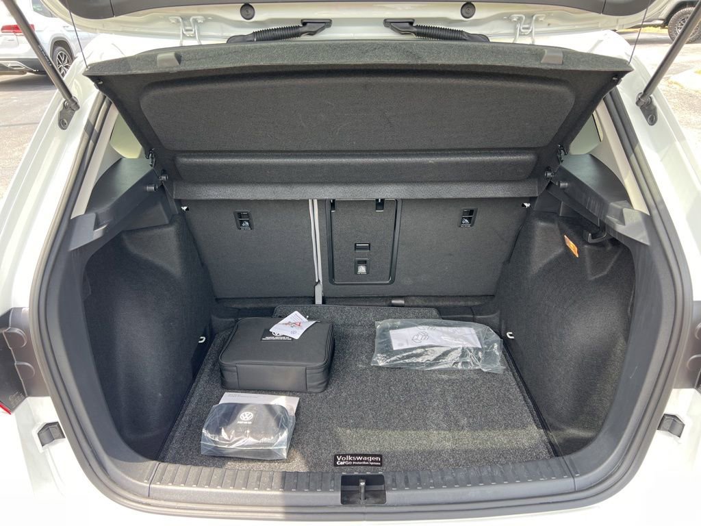 Certified 2023 Volkswagen Taos SE FWD image 14