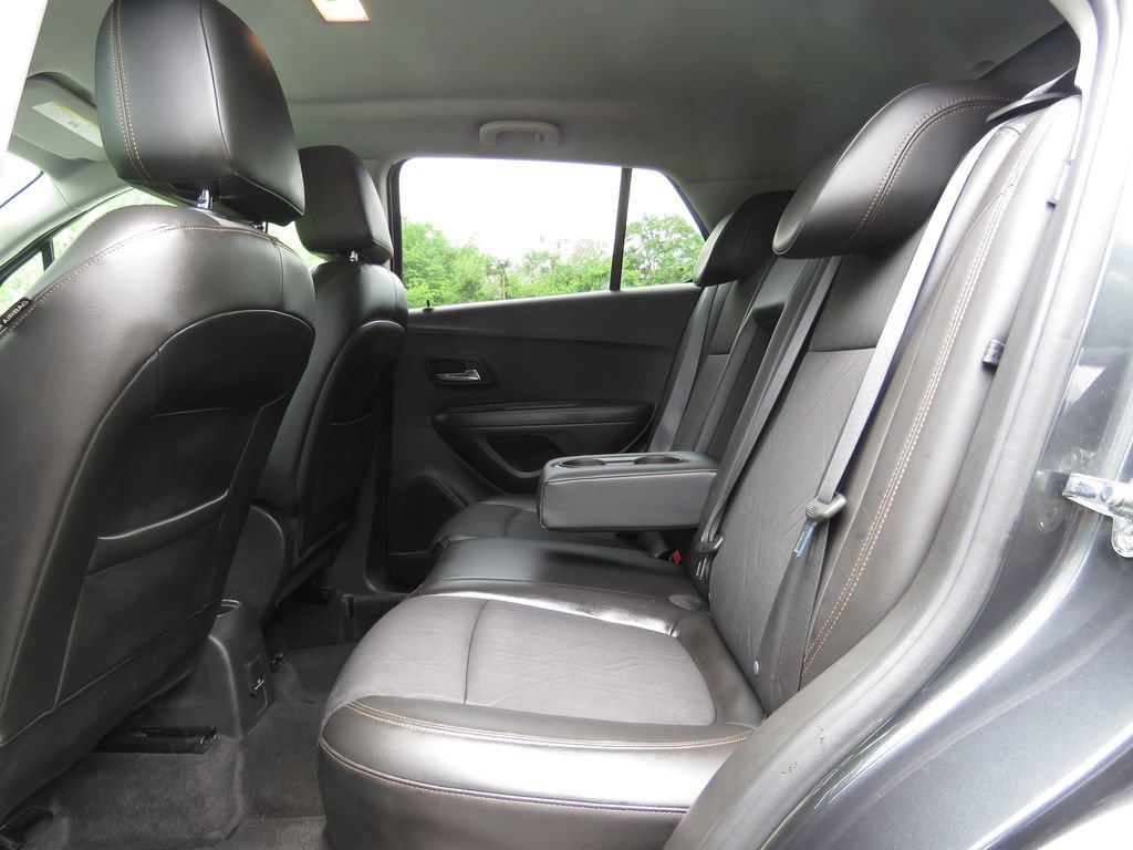 Used 2017 Chevrolet Trax LT w/ LT Convenience Package AWD/4WD image 18