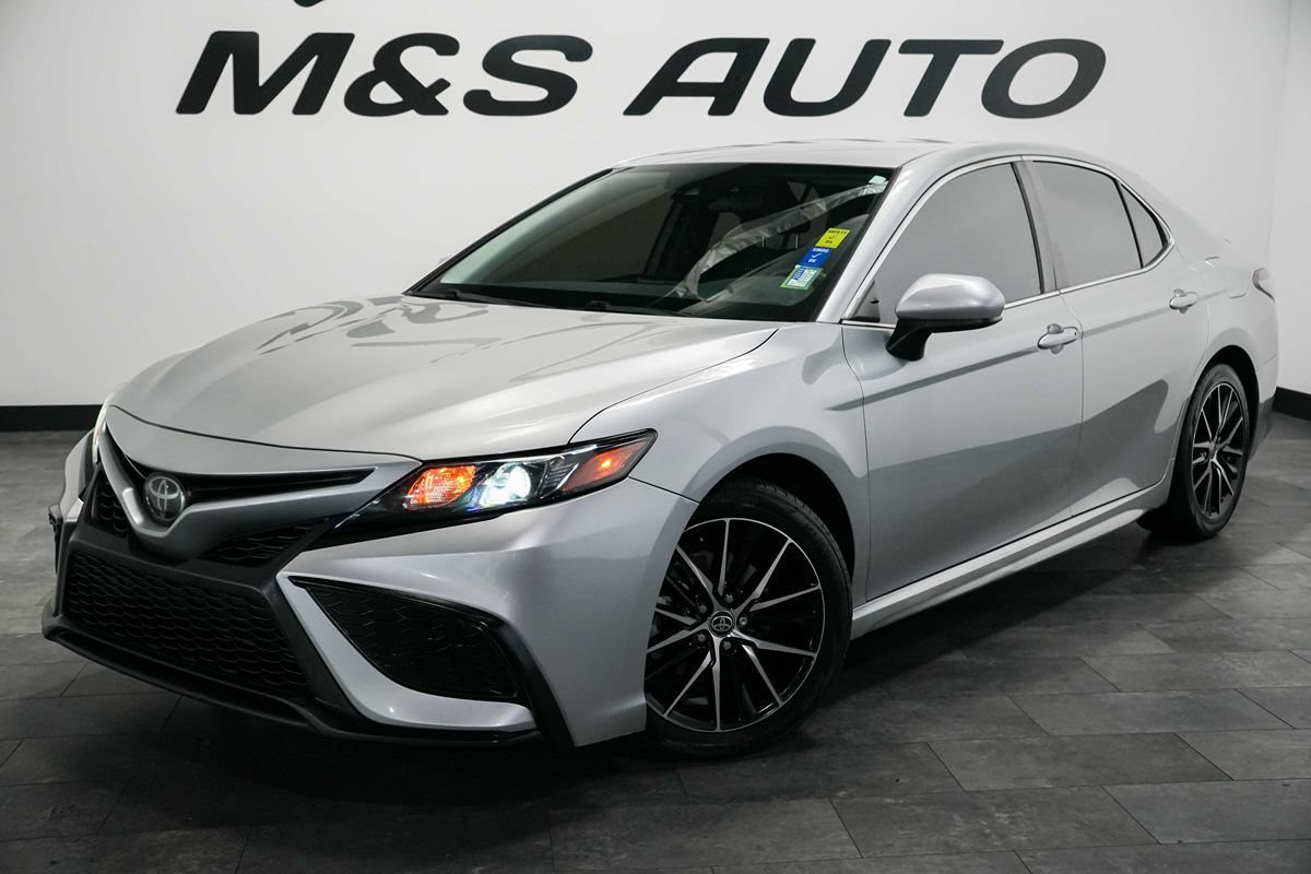 Used 2021 Toyota Camry SE FWD image 2