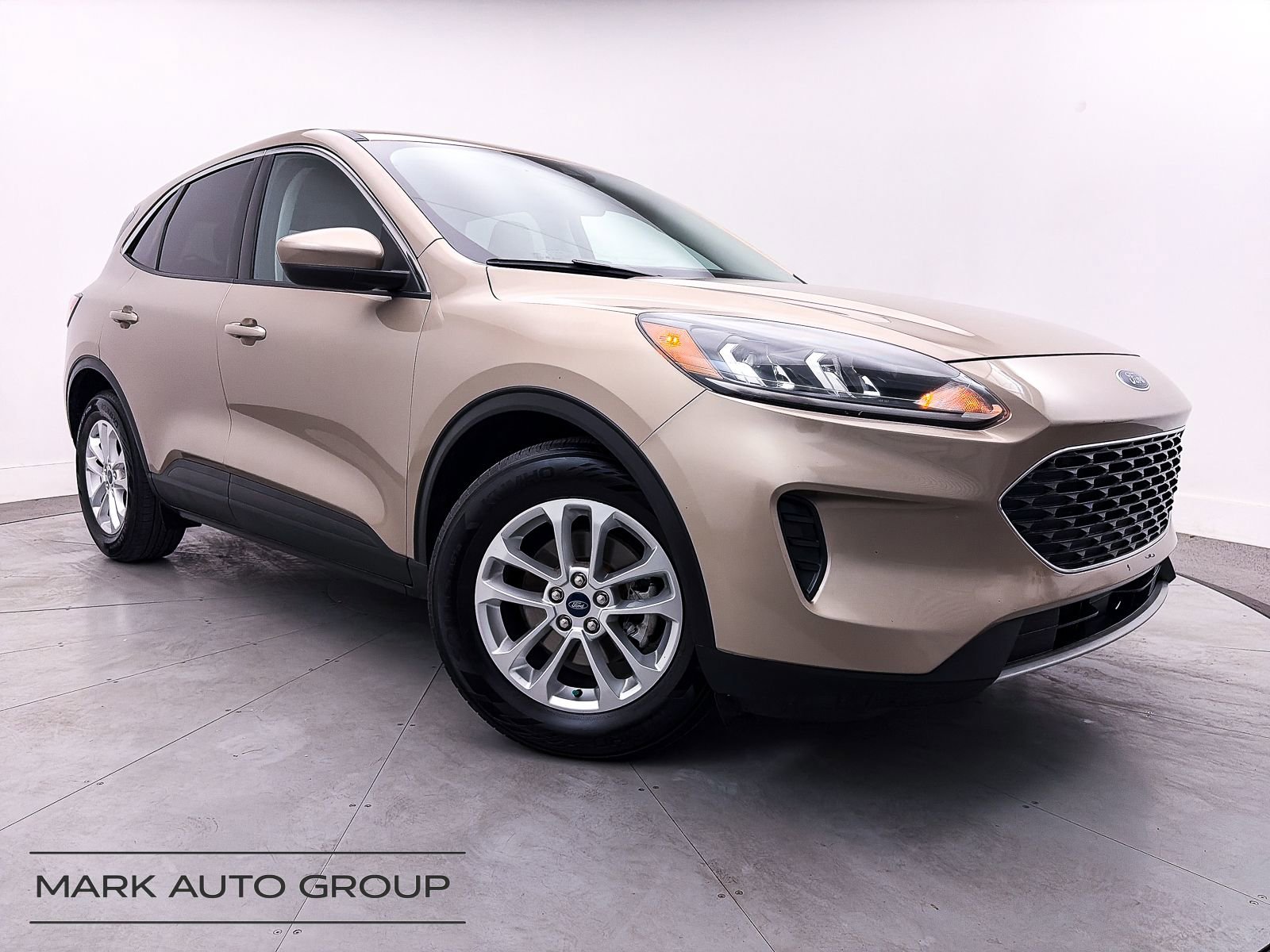Used 2021 Ford Escape SE image 1
