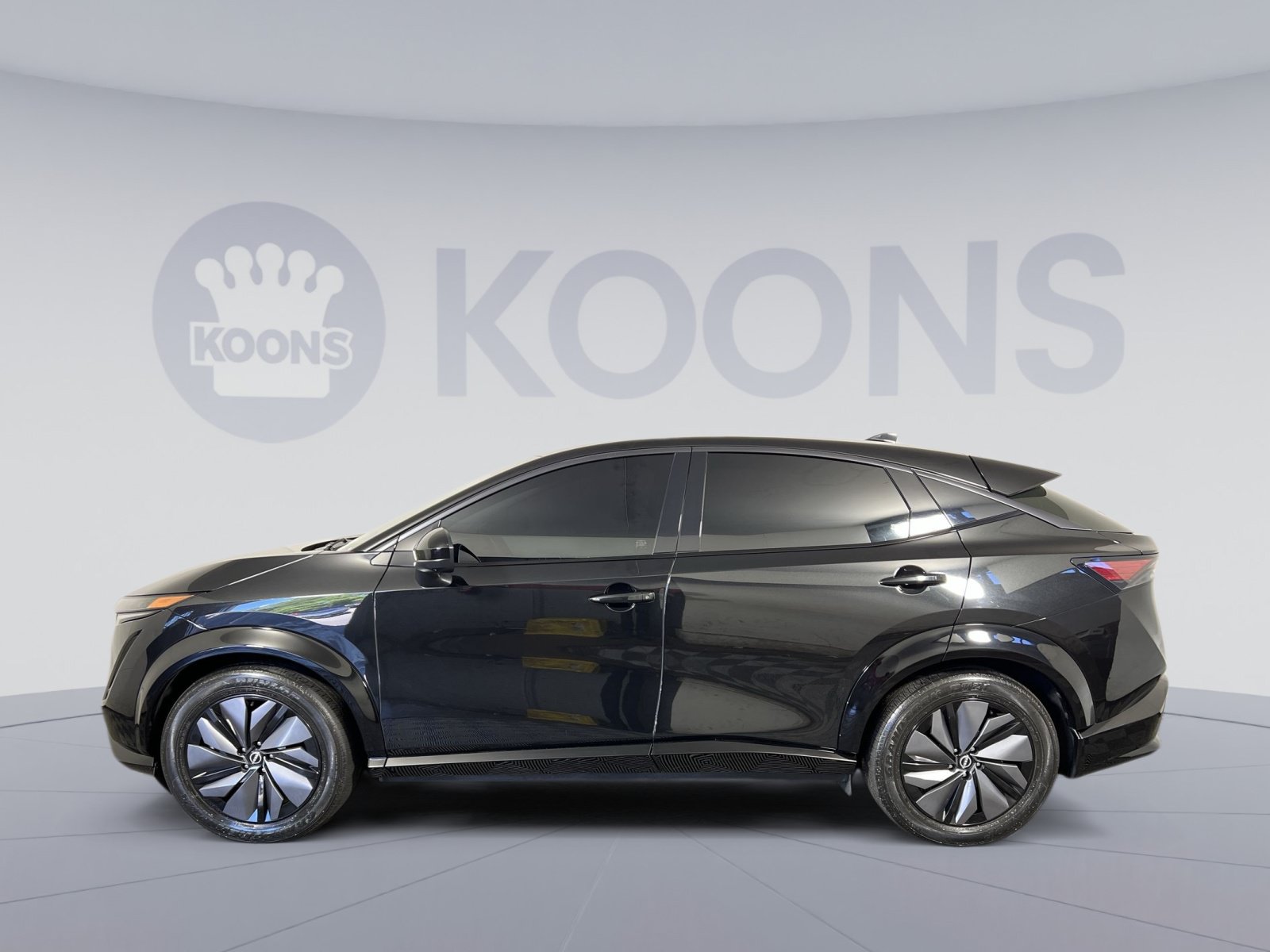 Used 2023 Nissan Ariya AWD image 7