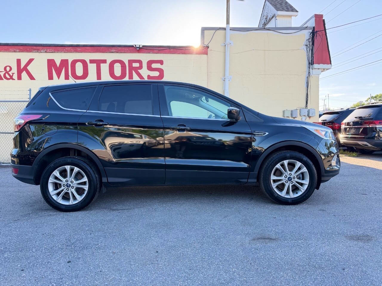 Used 2017 Ford Escape SE AWD/4WD image 9