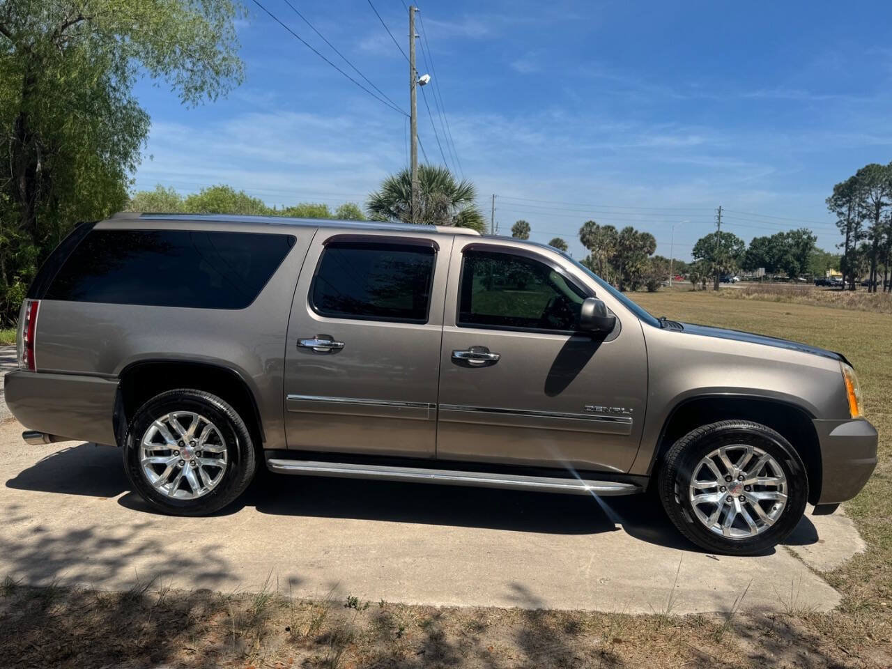 Used 2012 GMC Yukon XL Denali AWD/4WD image 5