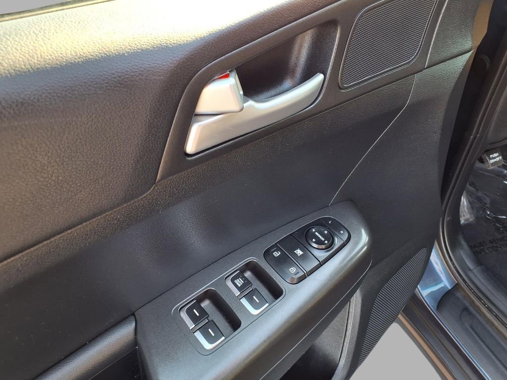 Used 2022 Kia Sportage LX image 19