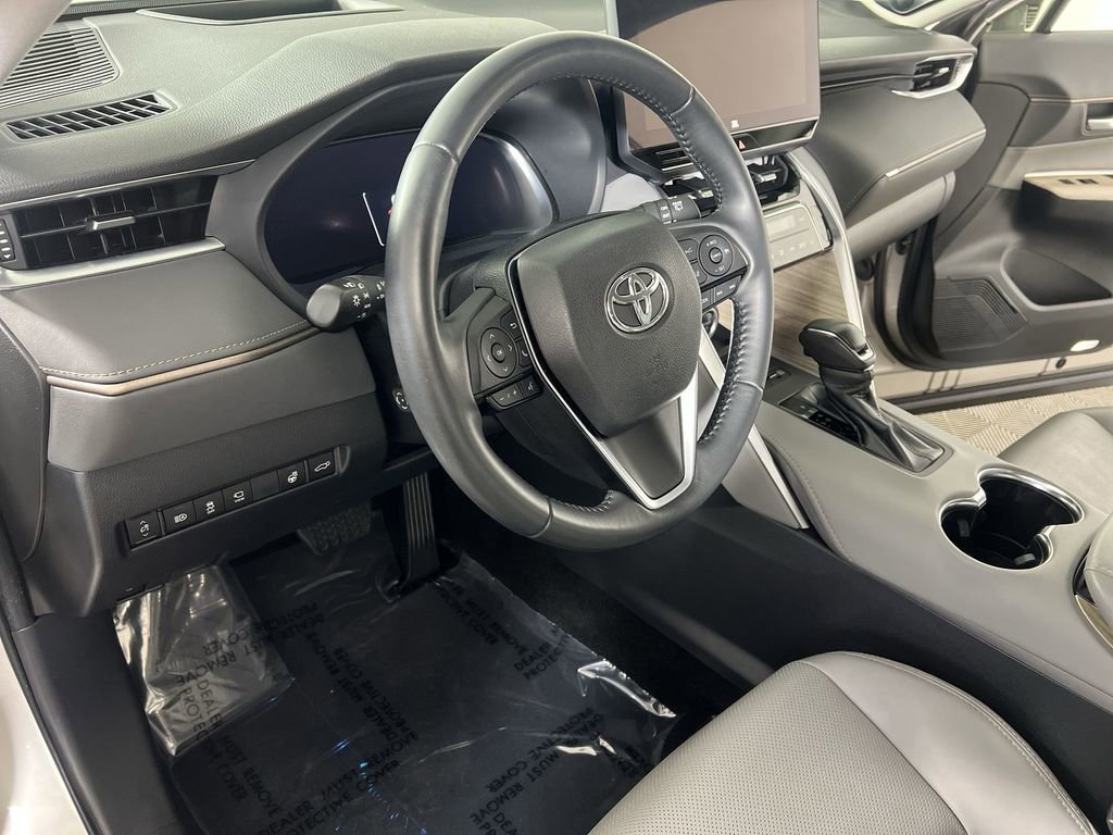 Used 2024 Toyota Venza Limited image 11