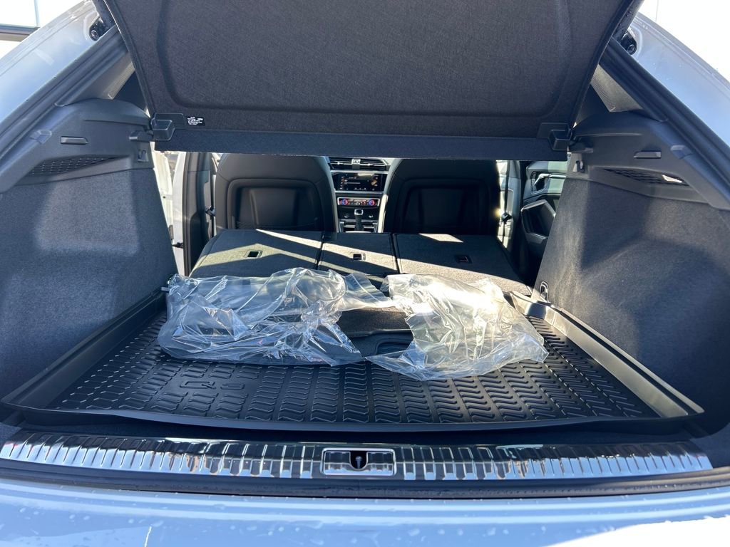 New 2025 Audi Q3 2.0T Premium image 13
