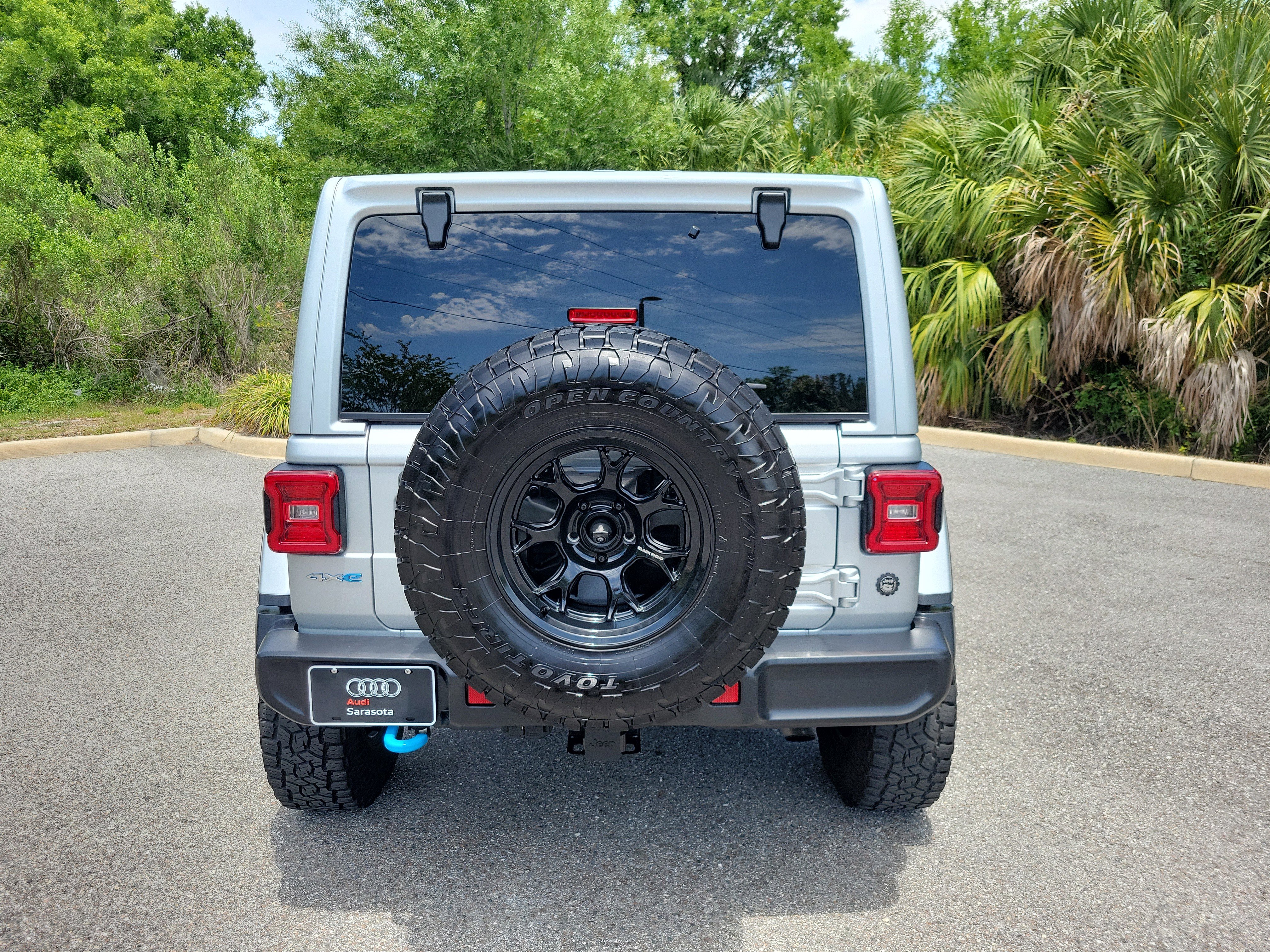 Used 2023 Jeep Wrangler Unlimited Rubicon 4xe AWD/4WD image 5