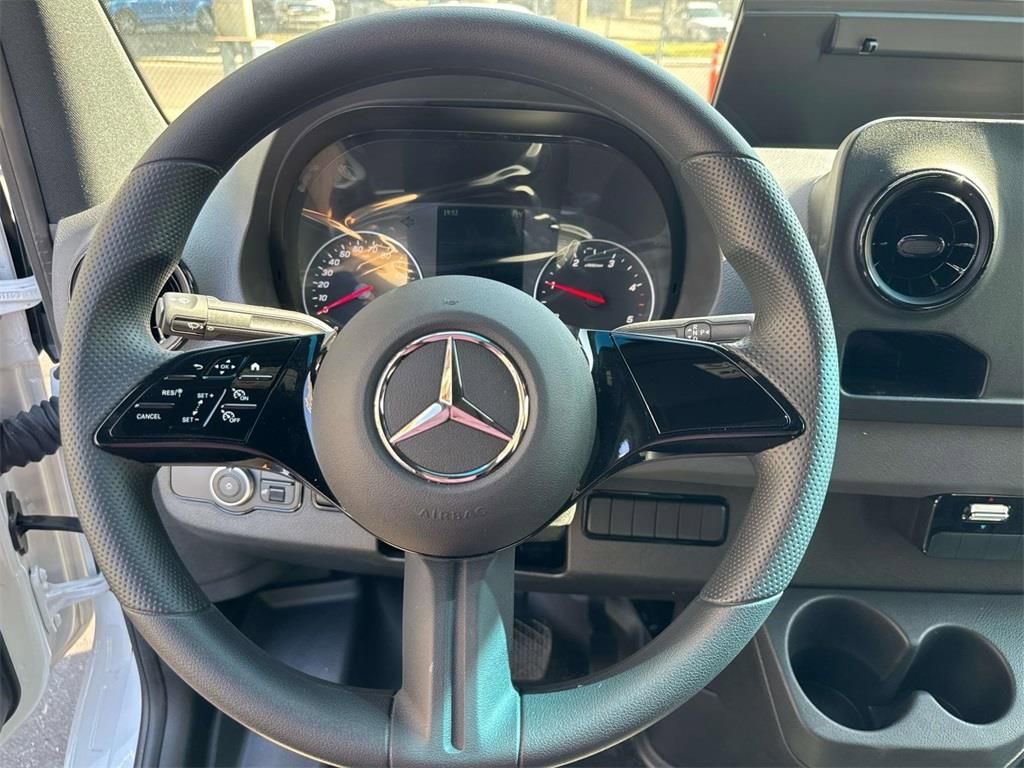 Used 2025 Mercedes-Benz Sprinter 2500 image 23