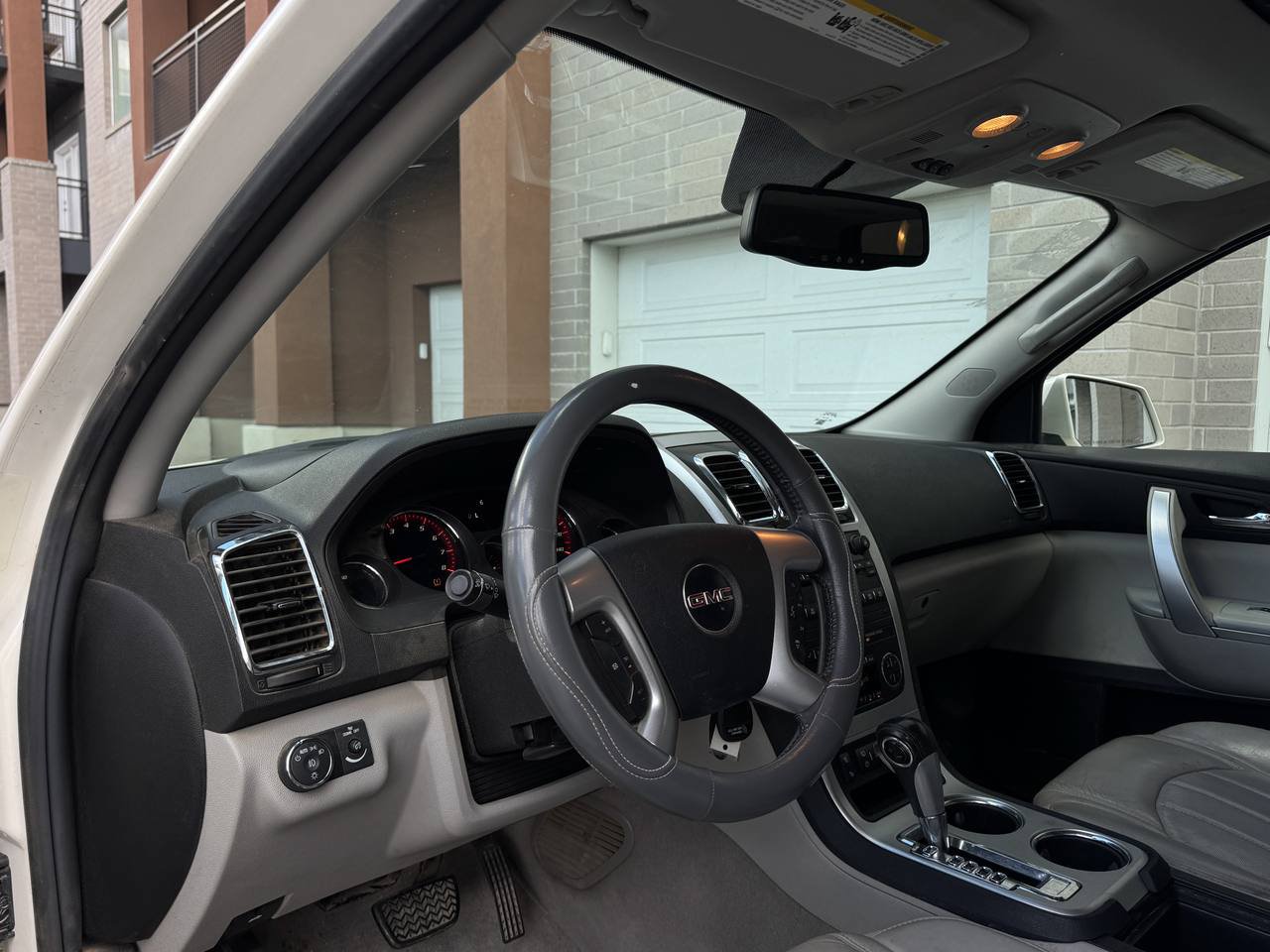 Used 2010 GMC Acadia SLT w/ Technology Package AWD/4WD image 17