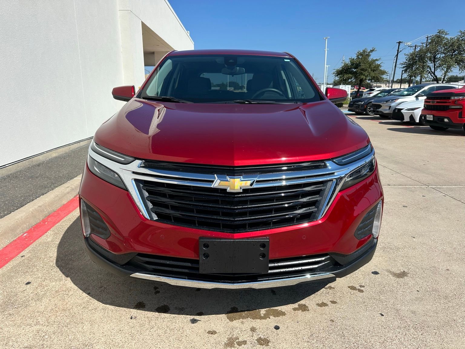Used 2024 Chevrolet Equinox LT image 2