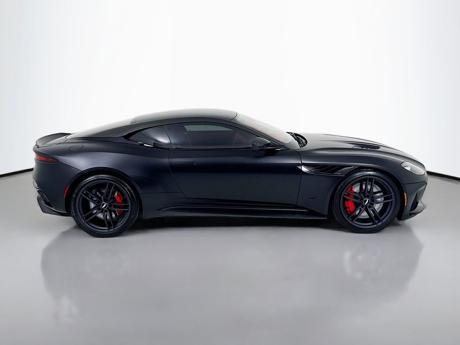 Used 2023 Aston Martin DBS Coupe RWD image 8