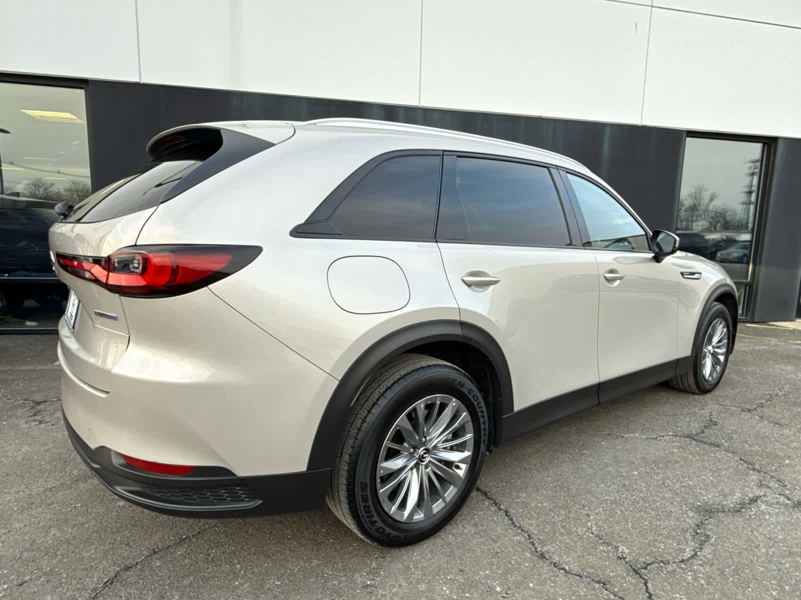 Used 2024 MAZDA CX-90 Plug-In Hybrid w/ Preferred image 4