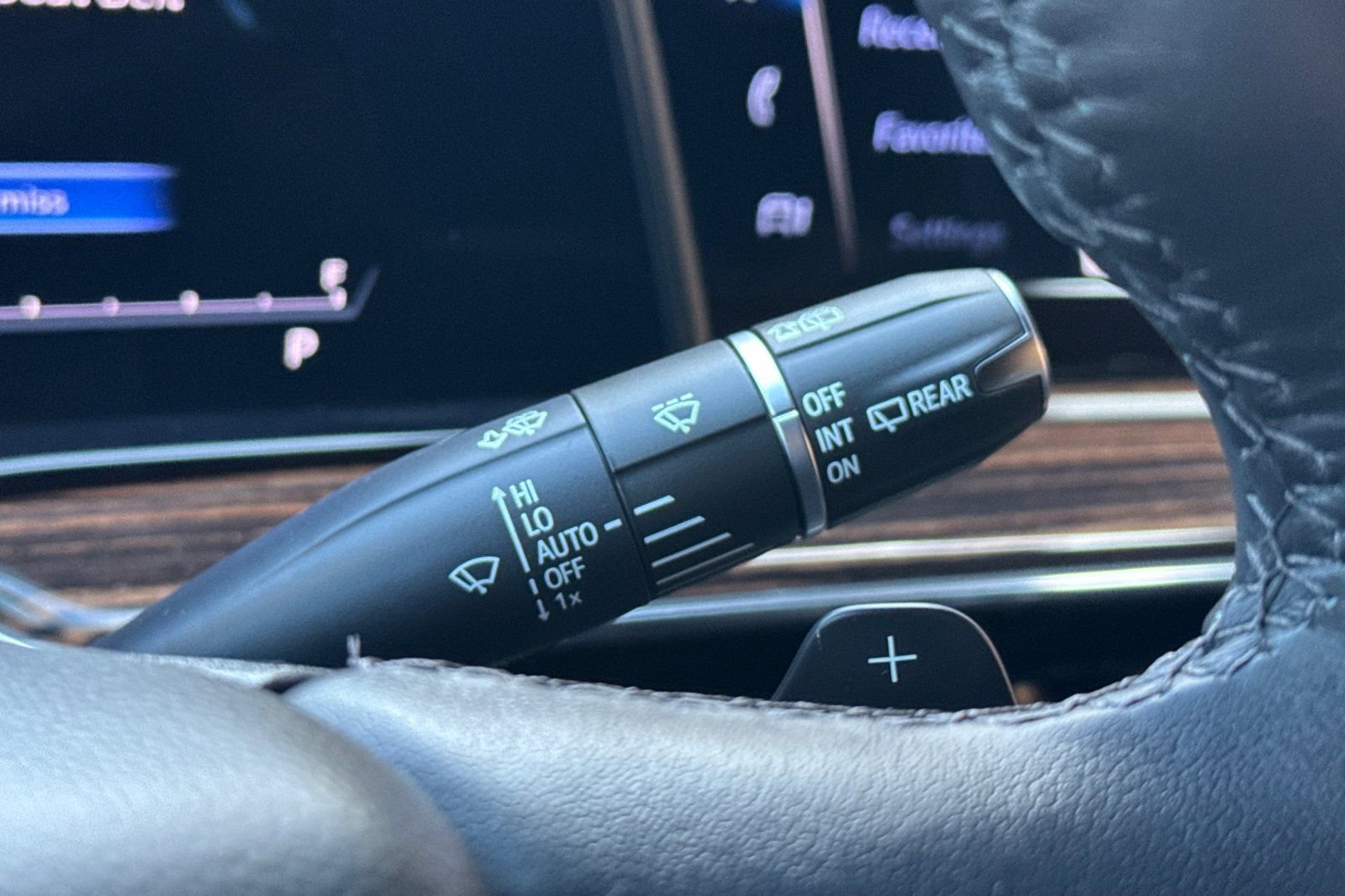 Used 2023 Cadillac Escalade Premium Luxury image 36