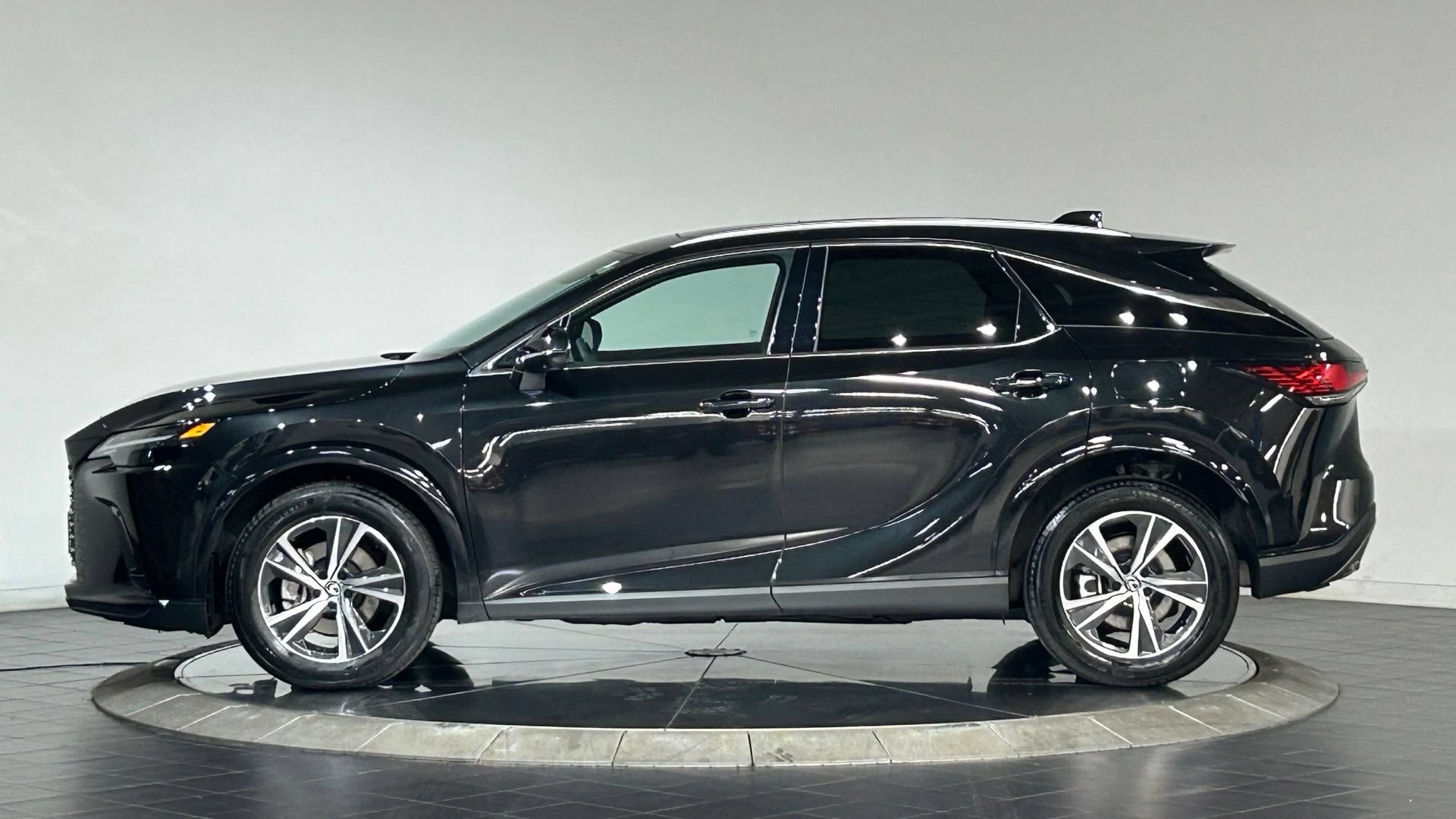 Used 2023 Lexus RX 350 Premium w/ Cold Area Package AWD/4WD image 6