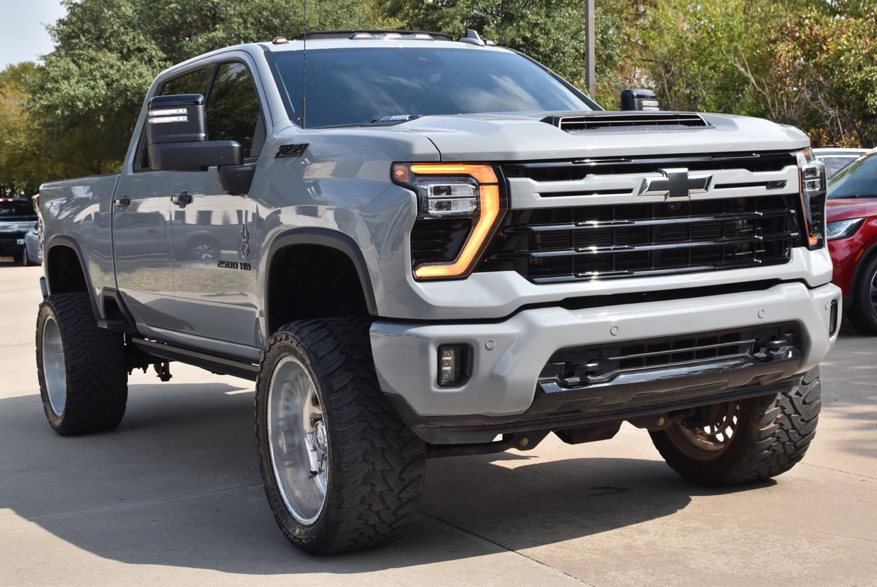 Used 2024 Chevrolet Silverado 2500 LTZ w/ LTZ Plus Package AWD/4WD image 4