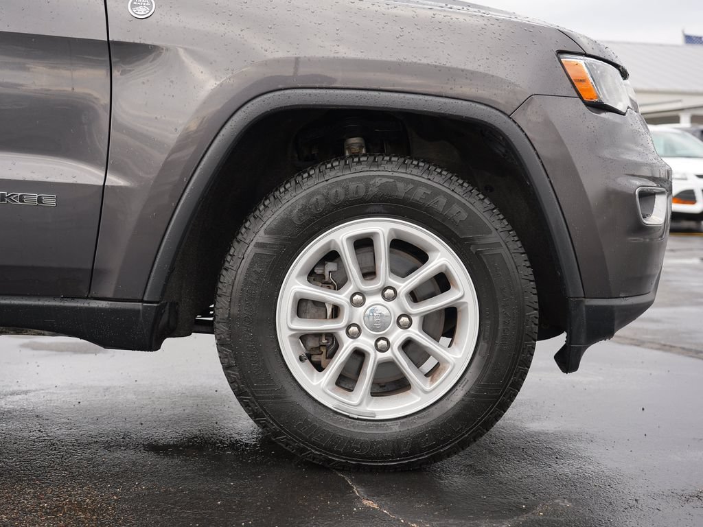 Used 2019 Jeep Grand Cherokee Laredo AWD/4WD image 11