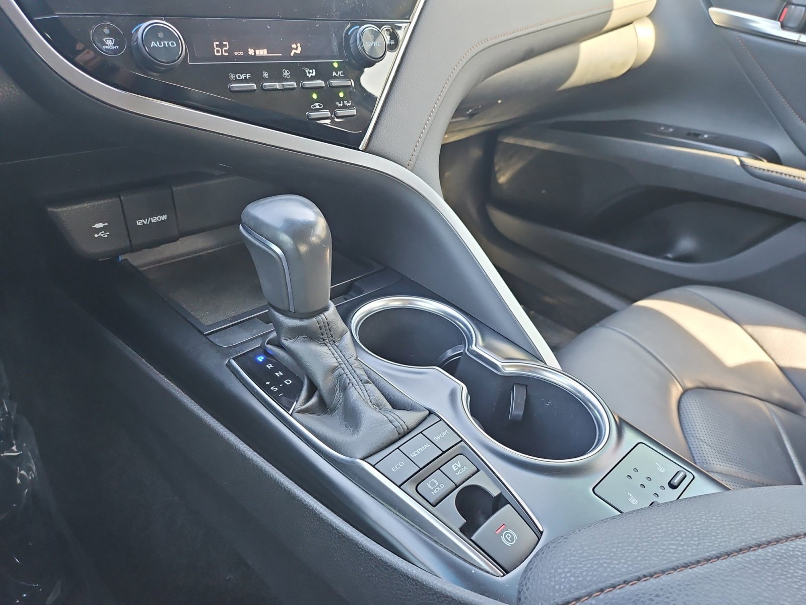 Used 2018 Toyota Camry XLE FWD image 22
