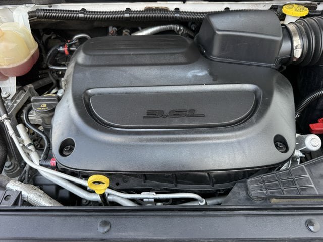 Used 2023 Chrysler Voyager LX FWD image 33